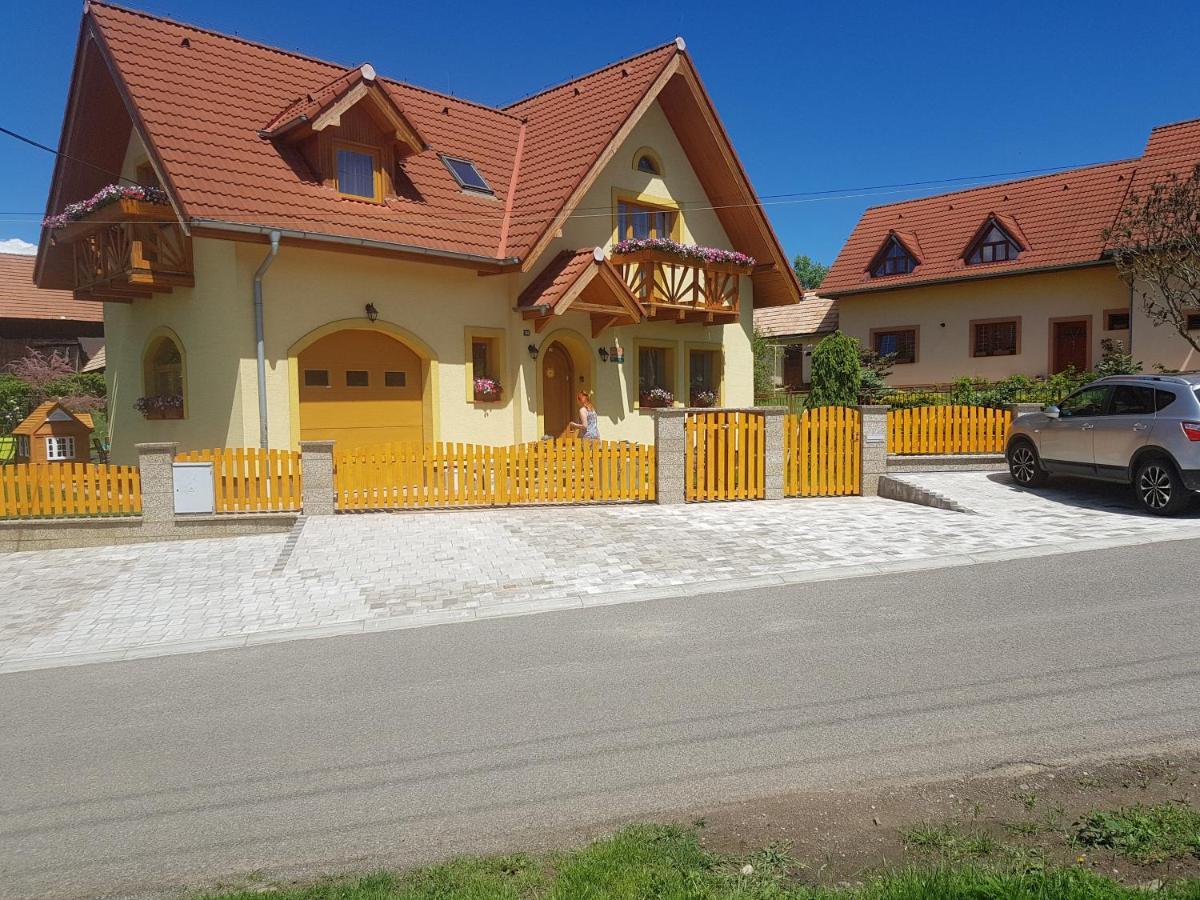 Appartement Zlty Dom Vrbov Extérieur photo