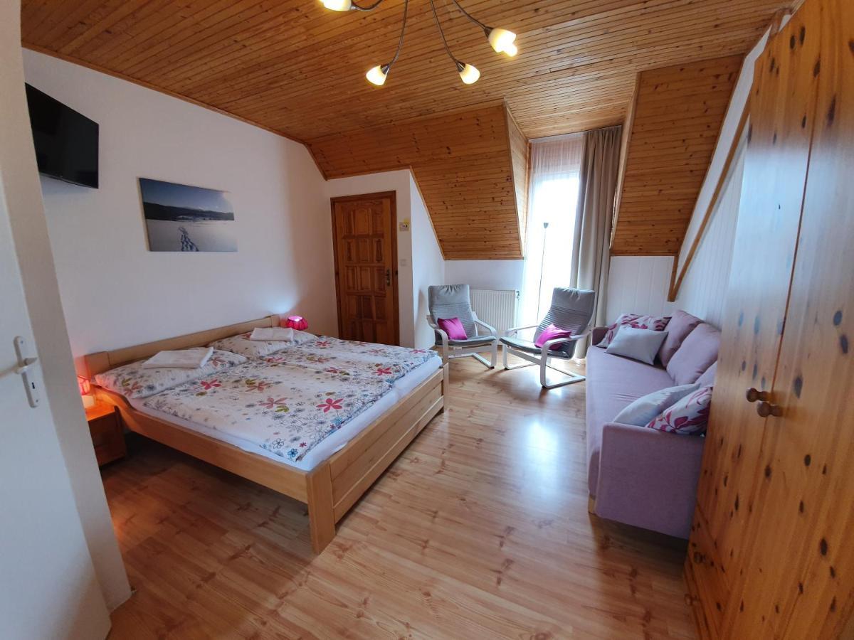 Appartement Zlty Dom Vrbov Extérieur photo