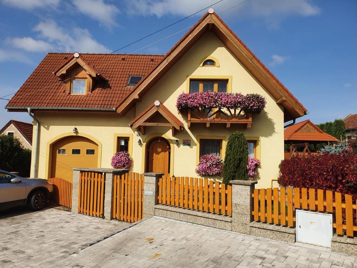 Appartement Zlty Dom Vrbov Extérieur photo